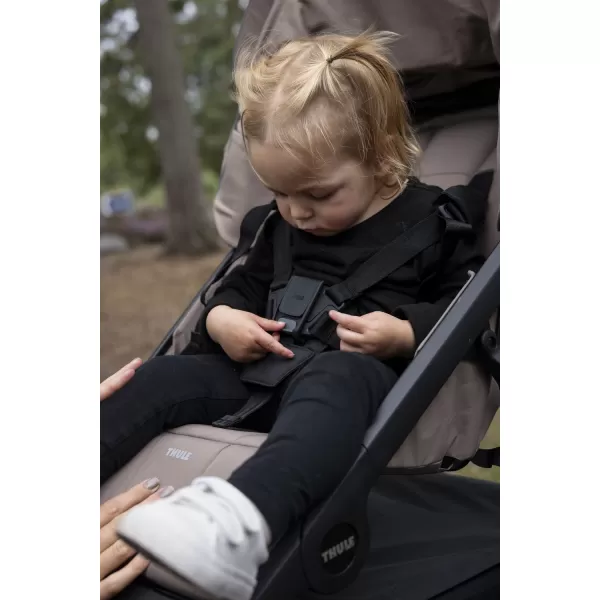 Thule Urban Glide 4-wheel Magnetic Buckle