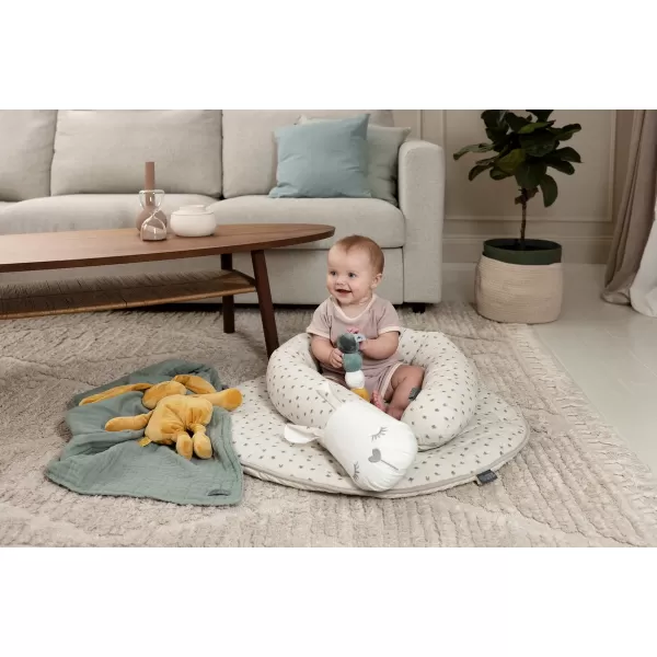 VINTER & BLOOM Meadow Mantinel a Kojící polštář Soft Sand