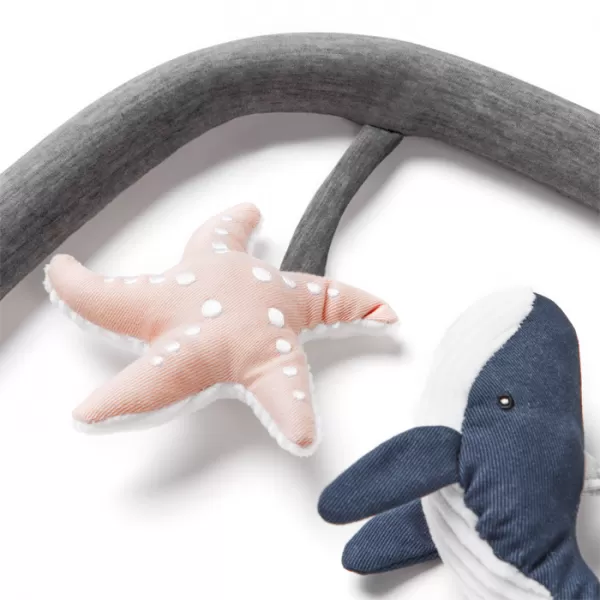 ERGOBABY EVOLVE hračka na lehátko - Ocean wonders - Charchoal grey