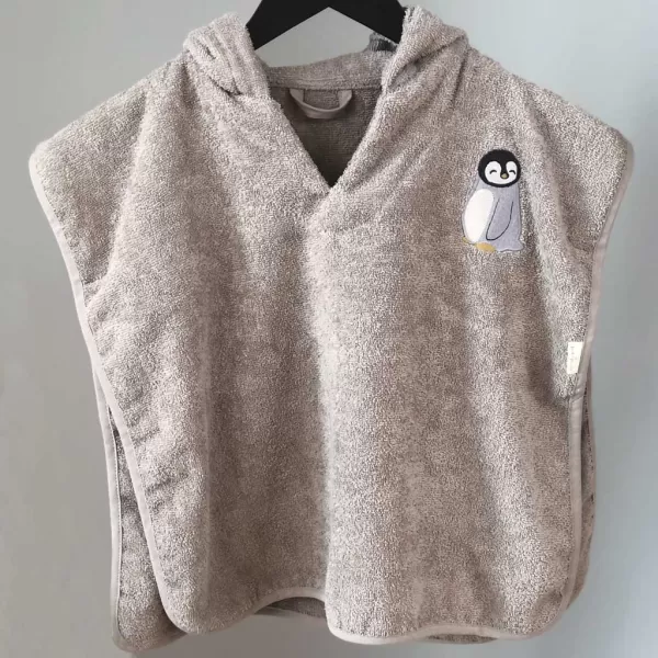 PETÚ PETÚ Celsa Pončo Penguin