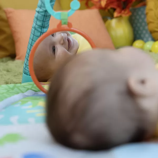 BRIGHT STARTS Deka na hraní Wild Wiggles s aktivitami 0m+