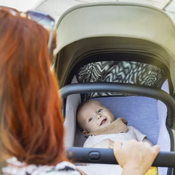 PETITE&MARS Kočárek kombinovaný ICON 2v1 LITE AIR + Core Pro i-Size Black Grey + Báze